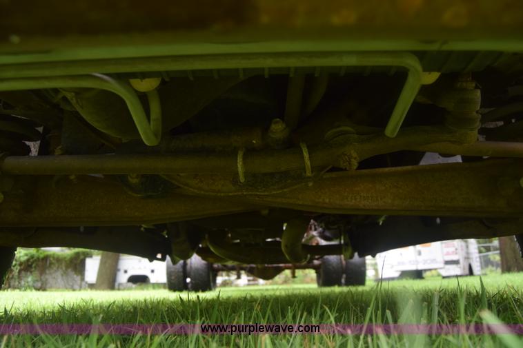 image for item K2862 2006 Ford F350 Super Duty pickup truck cab and chassis