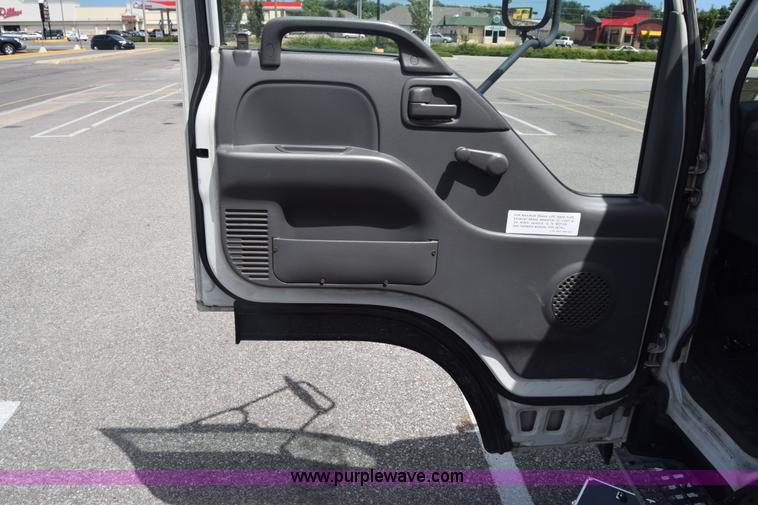 image for item K2877 2000 GMC W4500 box truck