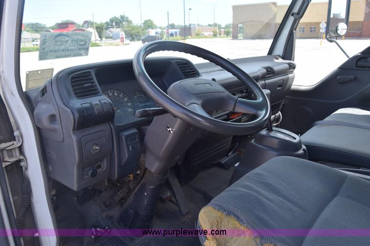 image for item K2877 2000 GMC W4500 box truck