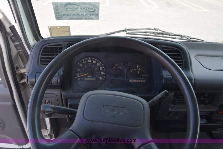 image for item K2877 2000 GMC W4500 box truck