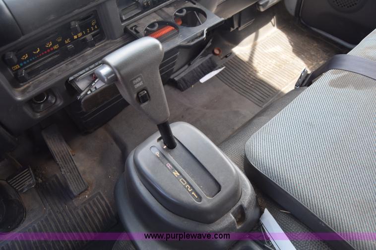 image for item K2877 2000 GMC W4500 box truck