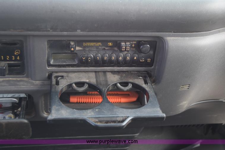 image for item K2877 2000 GMC W4500 box truck