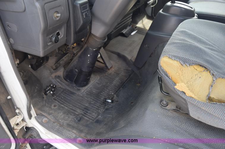 image for item K2877 2000 GMC W4500 box truck