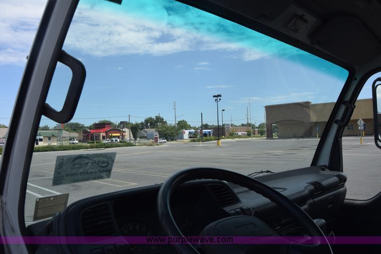 image for item K2877 2000 GMC W4500 box truck