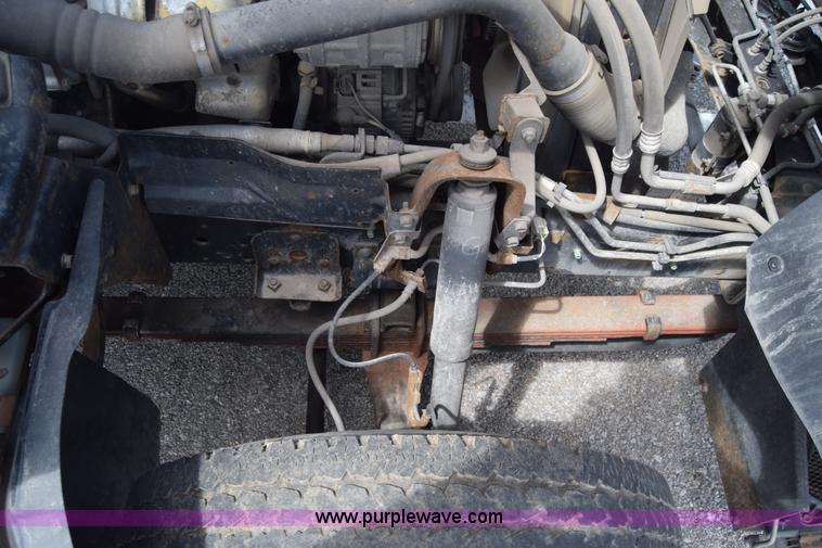 image for item K2877 2000 GMC W4500 box truck