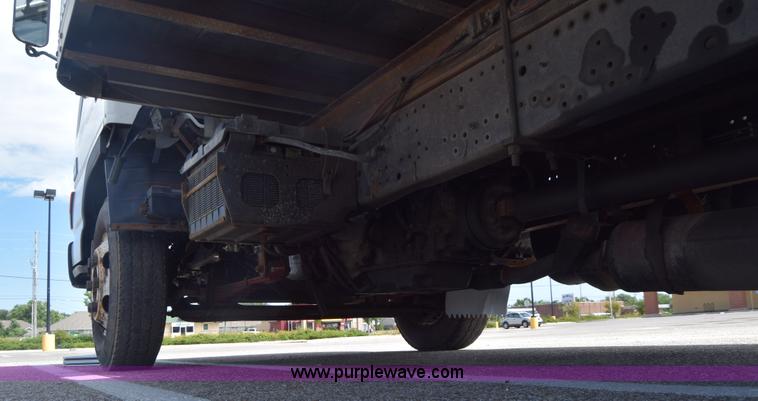 image for item K2877 2000 GMC W4500 box truck