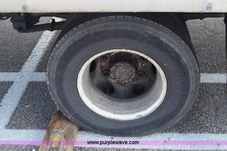 image for item K2877 2000 GMC W4500 box truck