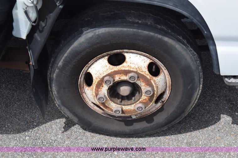 image for item K2877 2000 GMC W4500 box truck