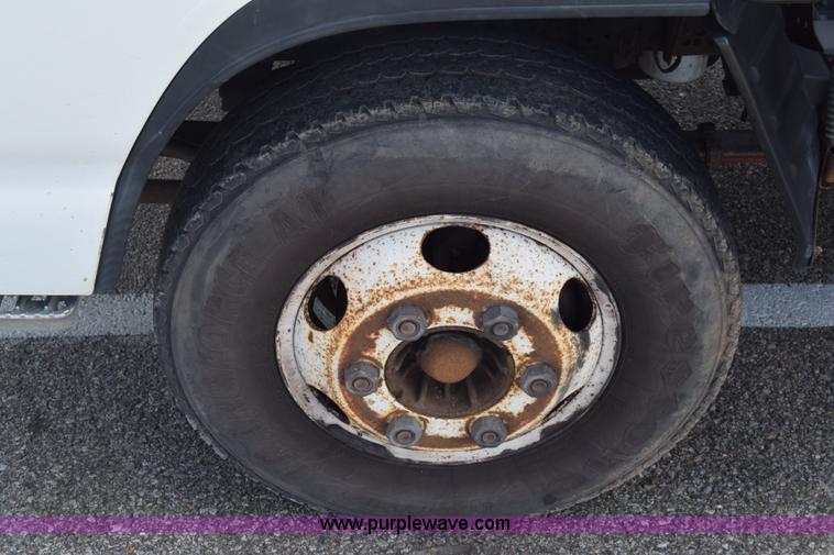 image for item K2877 2000 GMC W4500 box truck