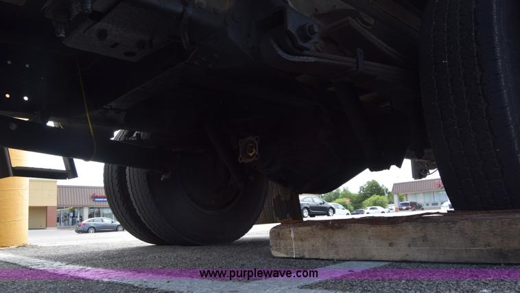 image for item K2877 2000 GMC W4500 box truck