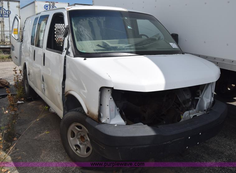 image for item K2878 2007 GMC Savanna G1500 van
