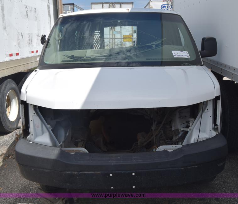 image for item K2878 2007 GMC Savanna G1500 van