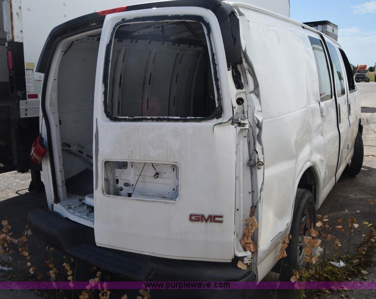 image for item K2878 2007 GMC Savanna G1500 van