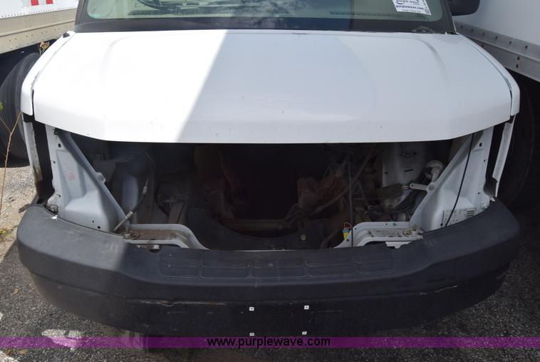 image for item K2878 2007 GMC Savanna G1500 van