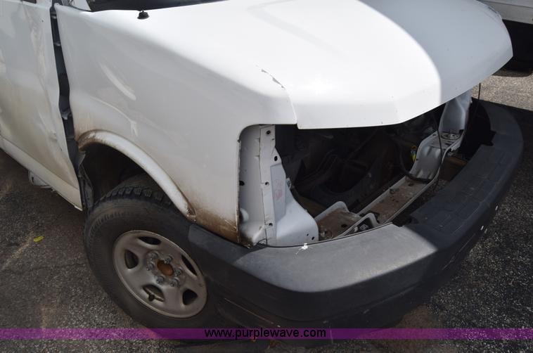 image for item K2878 2007 GMC Savanna G1500 van