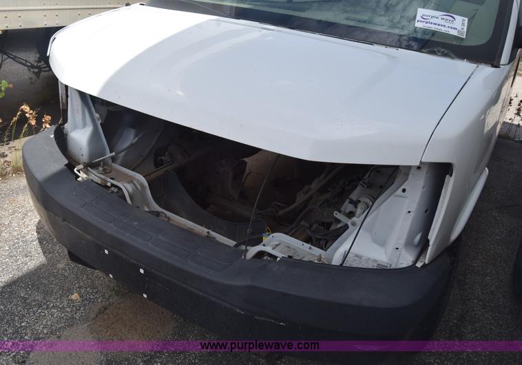 image for item K2878 2007 GMC Savanna G1500 van