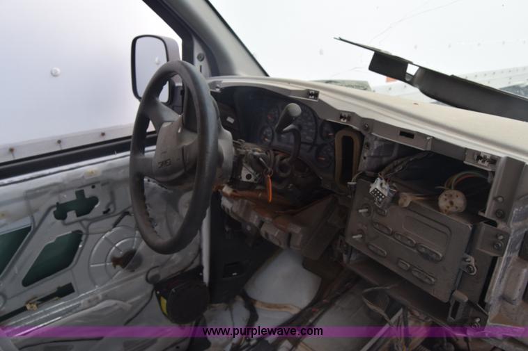 image for item K2878 2007 GMC Savanna G1500 van