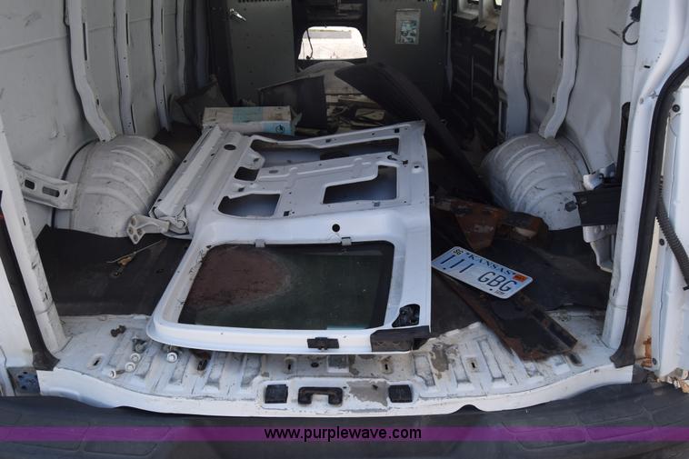 image for item K2878 2007 GMC Savanna G1500 van