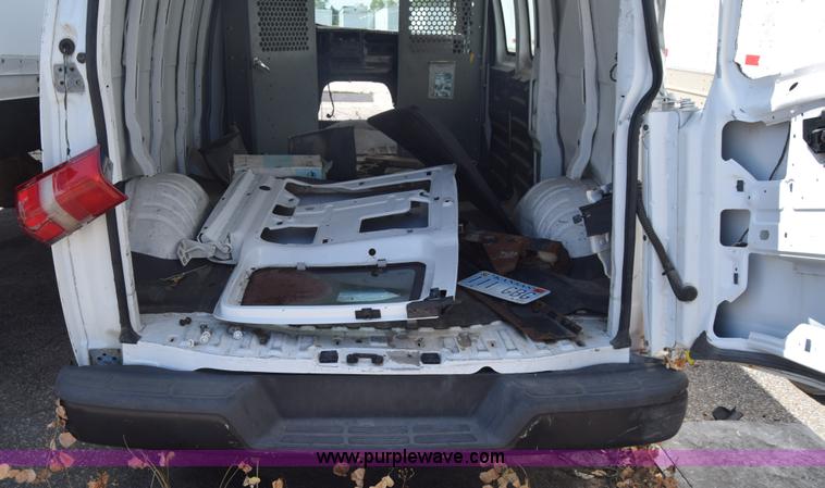 image for item K2878 2007 GMC Savanna G1500 van