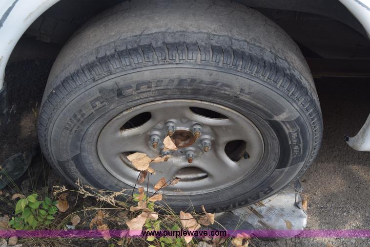 image for item K2878 2007 GMC Savanna G1500 van