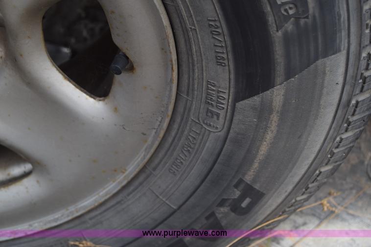 image for item K2878 2007 GMC Savanna G1500 van