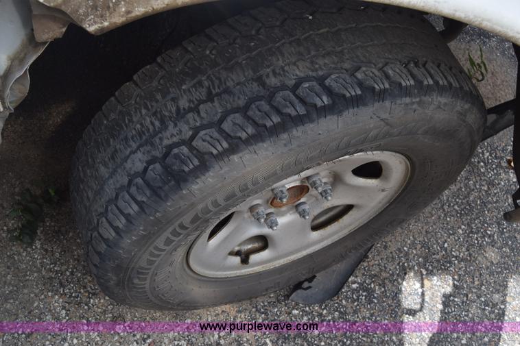 image for item K2878 2007 GMC Savanna G1500 van