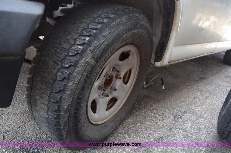 image for item K2878 2007 GMC Savanna G1500 van