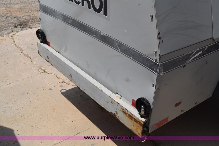 image for item K2926 1995 Leroi Q185DJF air compressor