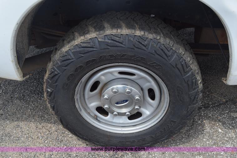 image for item K2928 2011 Ford F250 Super Duty Crew Cab pickup truck