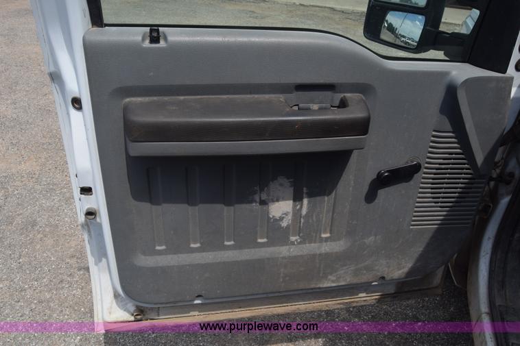 image for item K2929 2011 Ford F250 Super Duty Crew Cab pickup truck