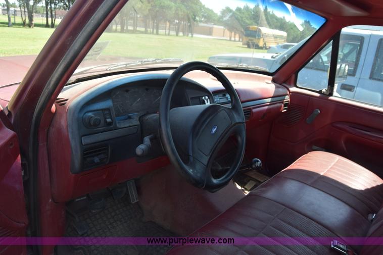 image for item K2984 1993 Ford F350 utility truck