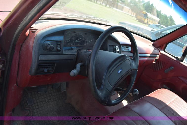 image for item K2984 1993 Ford F350 utility truck