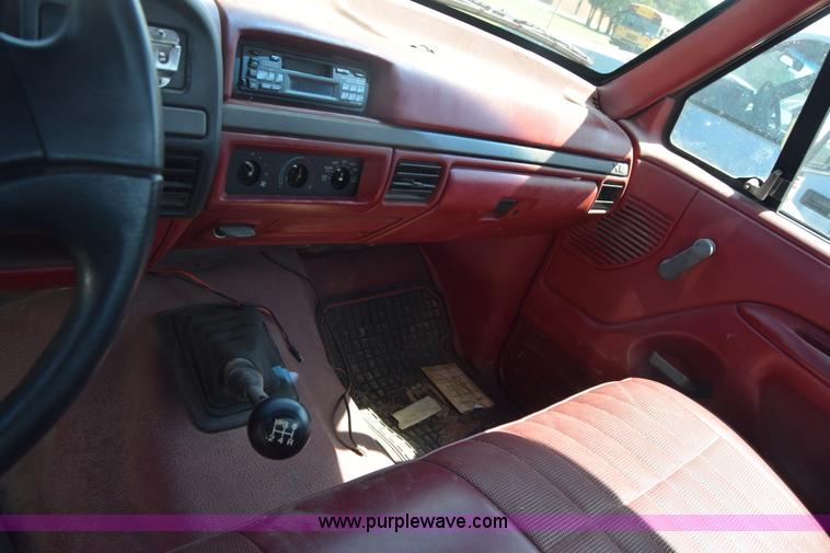 image for item K2984 1993 Ford F350 utility truck