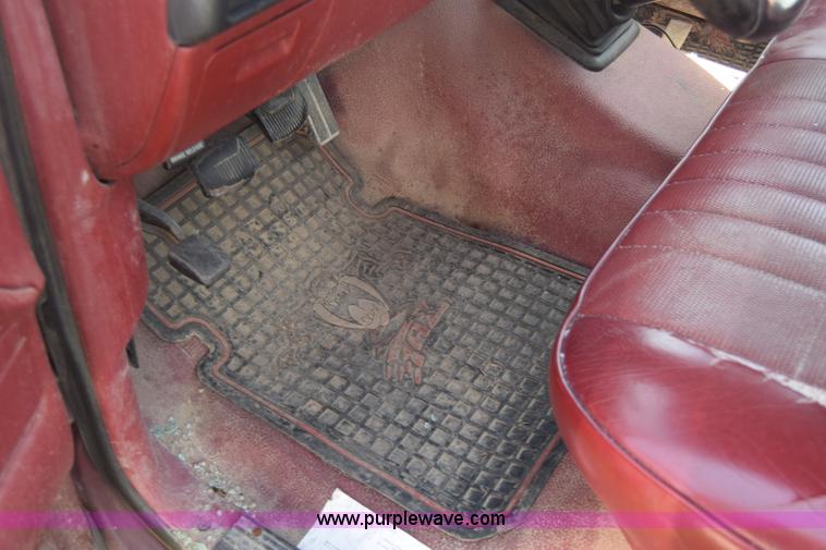 image for item K2984 1993 Ford F350 utility truck