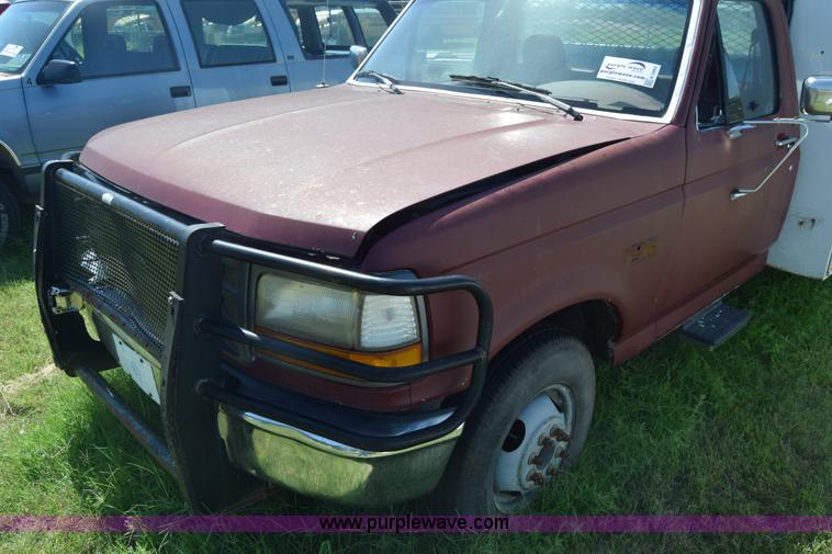 image for item K2984 1993 Ford F350 utility truck