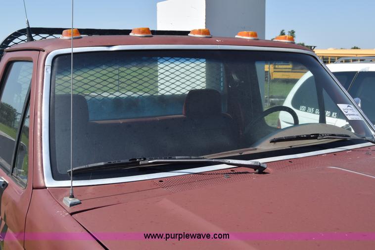 image for item K2984 1993 Ford F350 utility truck