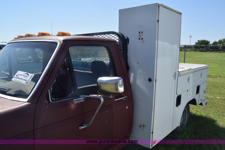image for item K2984 1993 Ford F350 utility truck