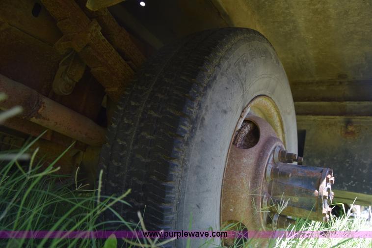 image for item K2984 1993 Ford F350 utility truck