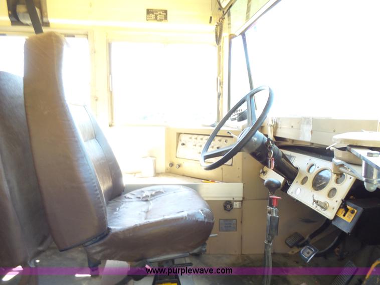 image for item K3140 1994 Ford B700 school bus