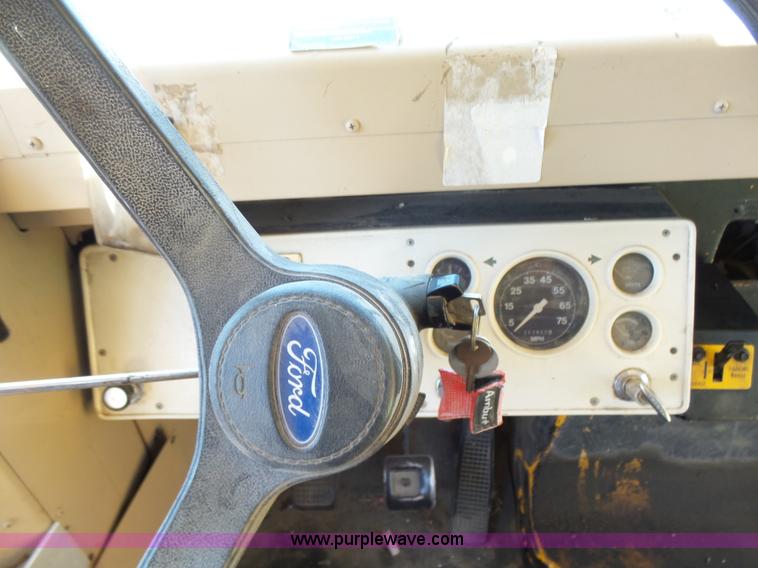 image for item K3140 1994 Ford B700 school bus