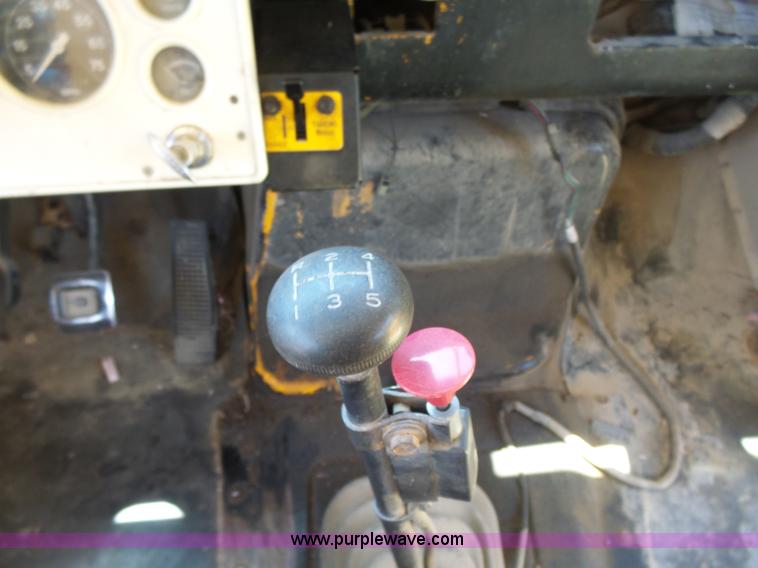 image for item K3140 1994 Ford B700 school bus