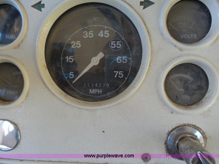 image for item K3140 1994 Ford B700 school bus