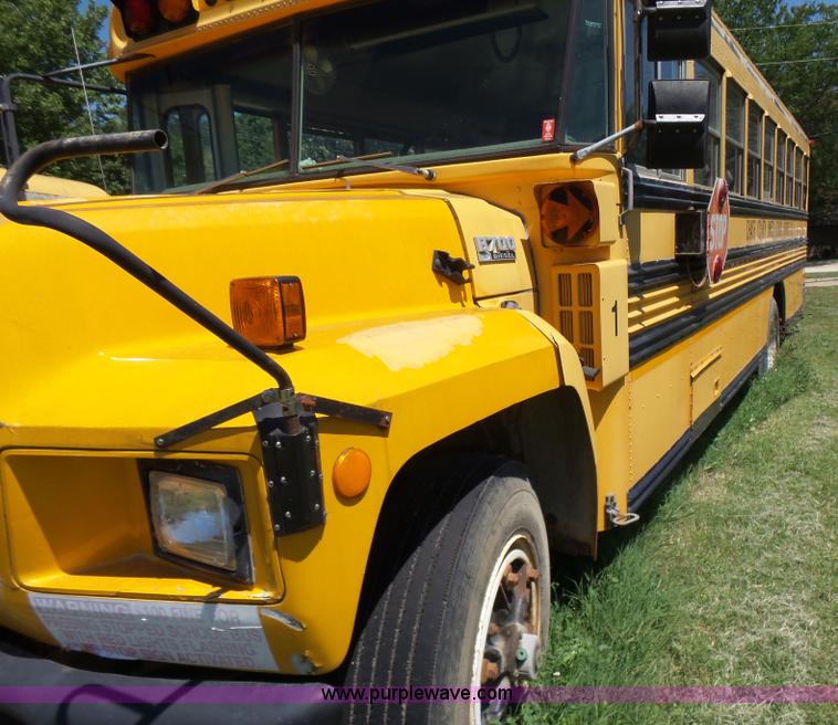 image for item K3140 1994 Ford B700 school bus