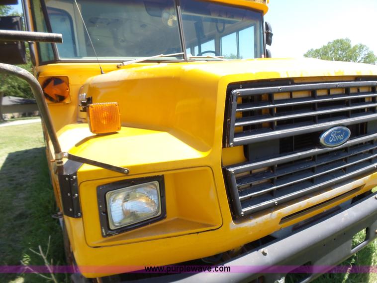 image for item K3140 1994 Ford B700 school bus