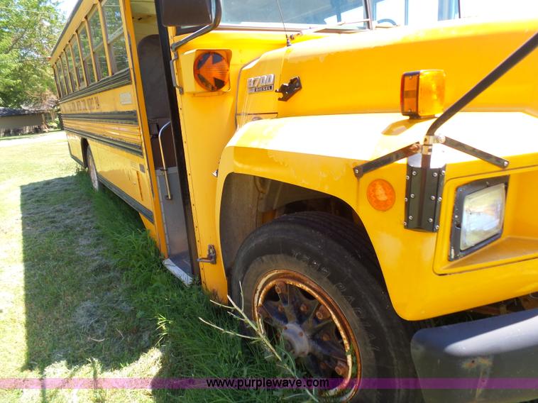 image for item K3140 1994 Ford B700 school bus