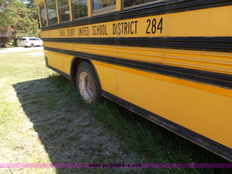 image for item K3140 1994 Ford B700 school bus