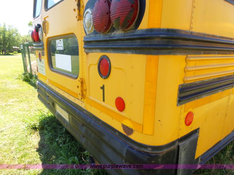 image for item K3140 1994 Ford B700 school bus