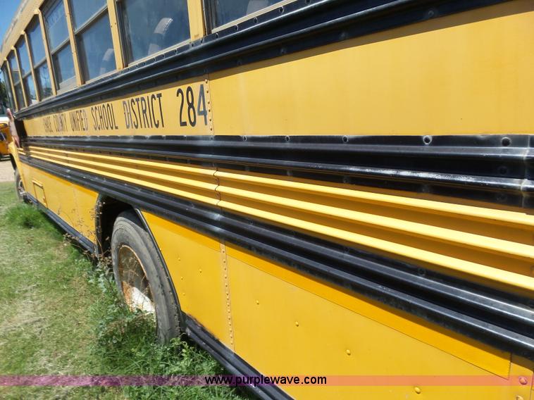 image for item K3140 1994 Ford B700 school bus