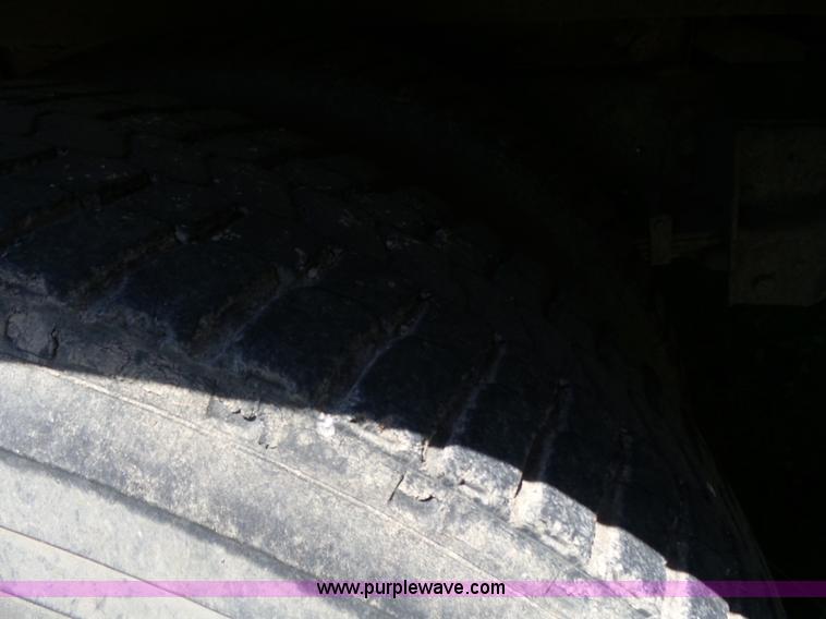 image for item K3140 1994 Ford B700 school bus