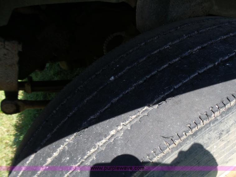 image for item K3140 1994 Ford B700 school bus